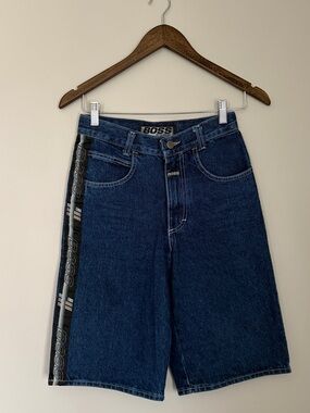 Y2K Boss dark wash high rise denim jorts | streetwear, model off duty outfit
